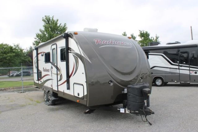 LS-BA-0262R Occasion Cruiser Rv Radiance 22RBD 2015 a vendre1