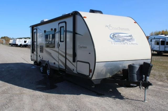 LS-BD-2582F Occasion Coachmen Freedom Express 242RBS 2015 a vendre1