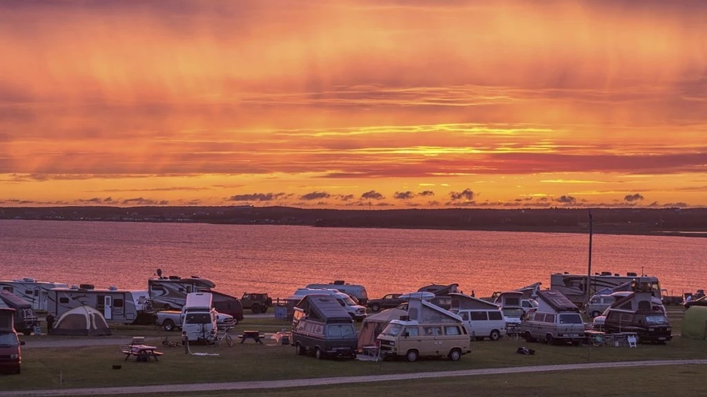 Vue Camping Parc de Gros-Cap au couché du soleil.