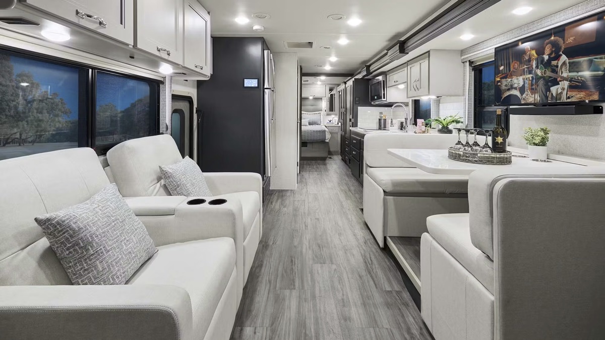 Image de l’intérieur du motorisé classe A Thor Motor Coach Palazzo.